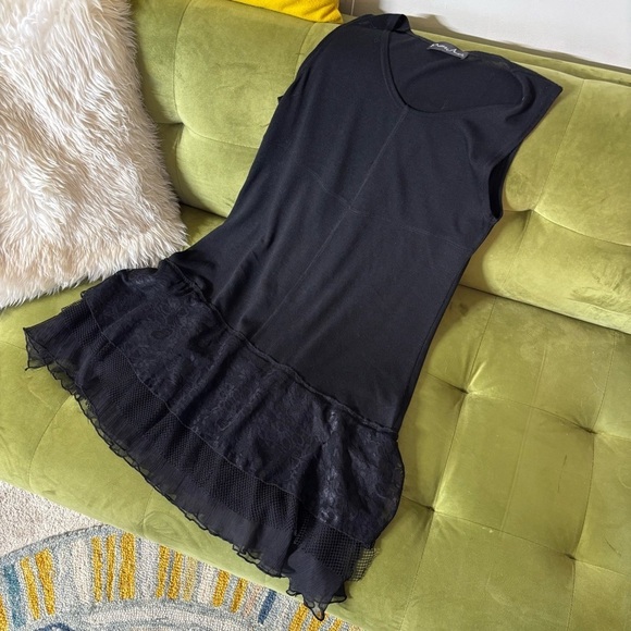 Pretty Angel Black linen-blend knit layered hem shift dress - Picture 2 of 10